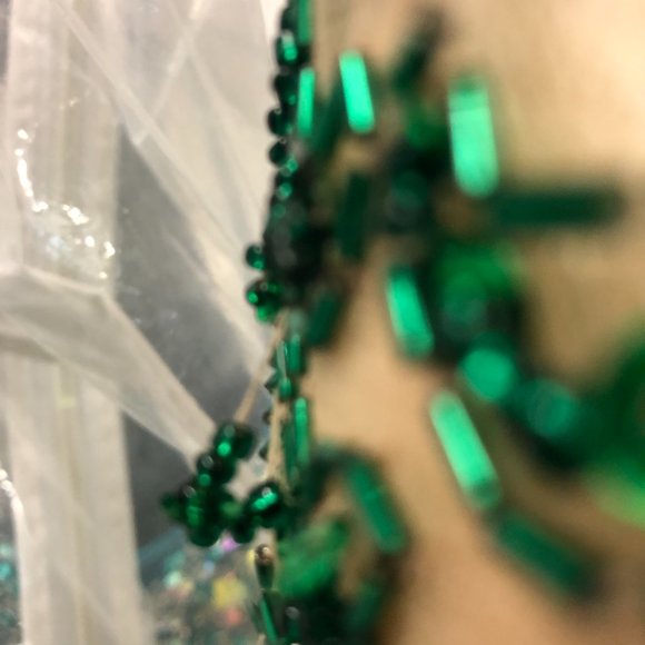 Emerald Sleek Sexy Prom Dress, Size 4 Plunge, Pageant Formal Mermaid Put a Slit - Picture 10 of 11